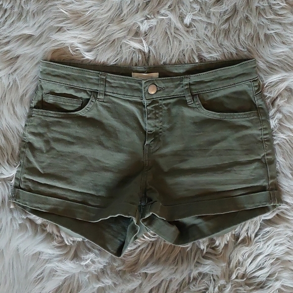 H&M Green Shorts - Picture 2 of 6